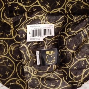 NWT Nirvana infinity shear scarf OSFA